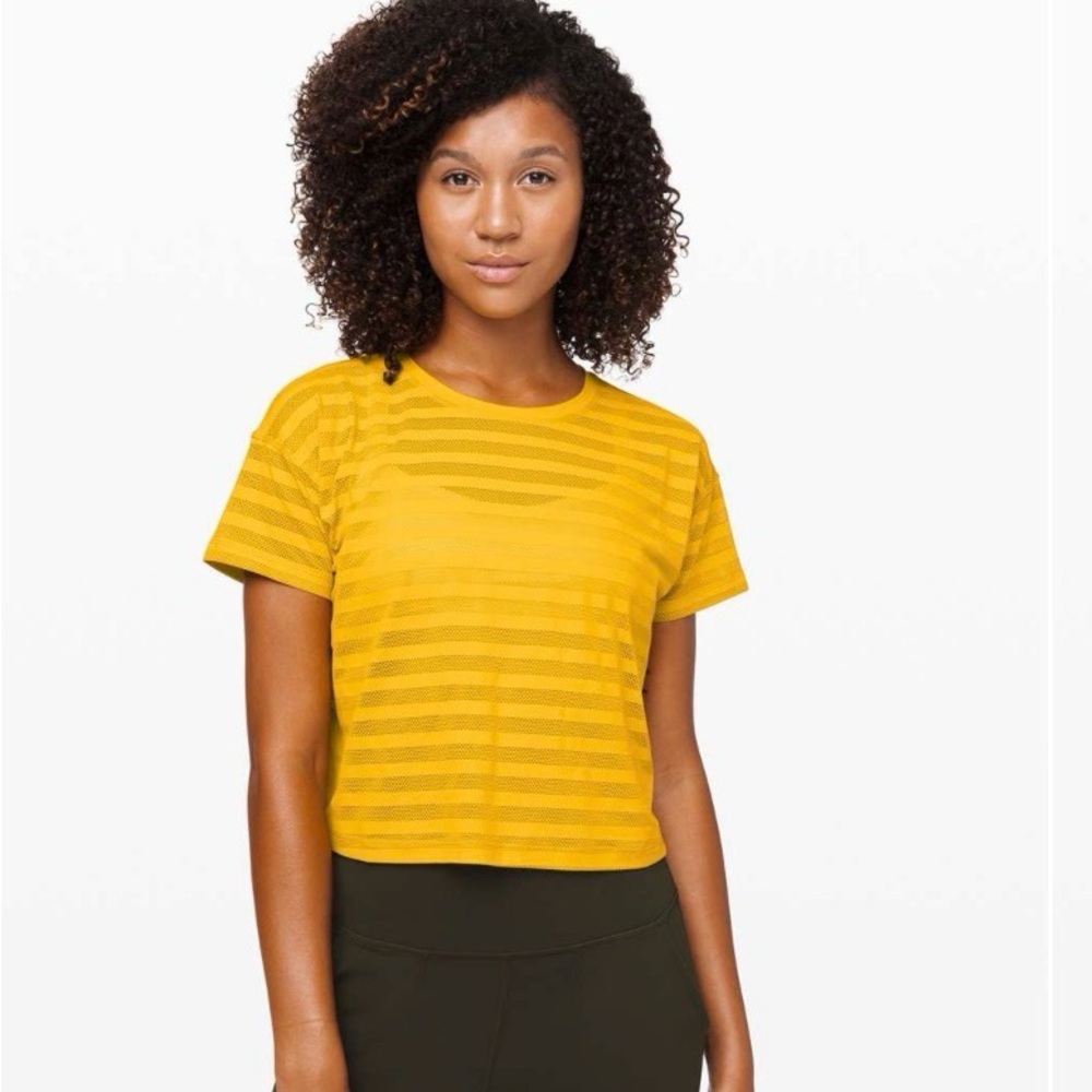 Lululemon Cates Tee Mesh Size 4 in Honeycomb